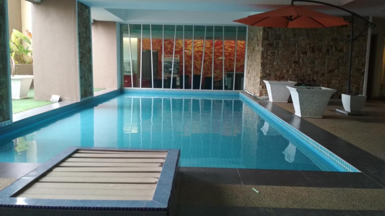 كوتا بْهارو Risqi Apartment 2 Bedroom Wakaf Che Yeh المظهر الخارجي الصورة