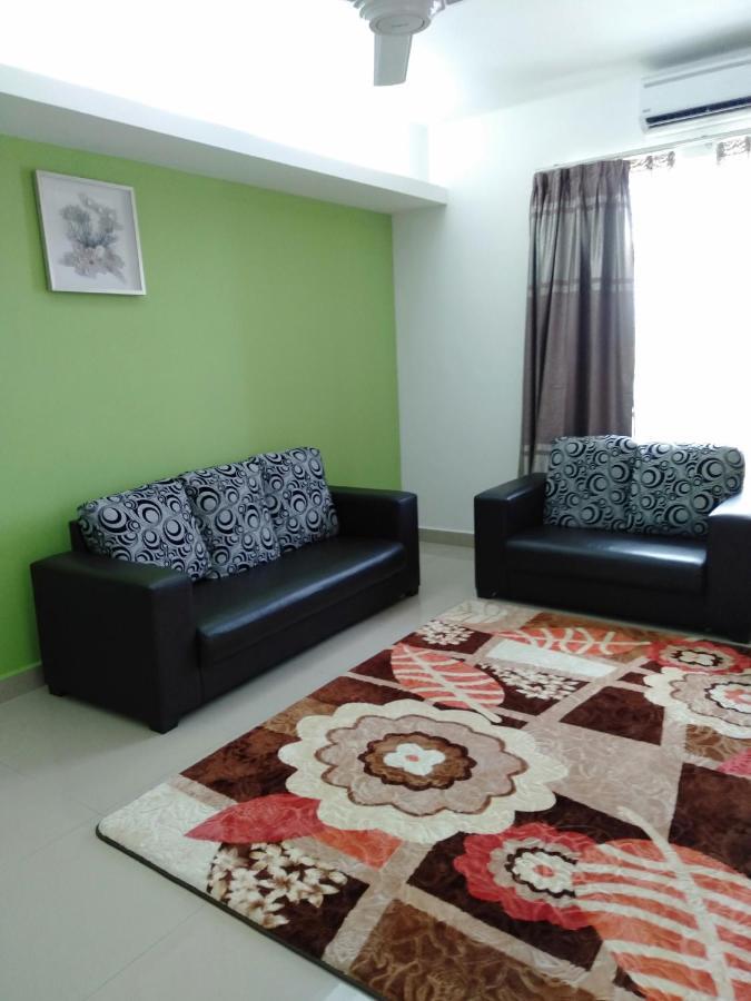 كوتا بْهارو Risqi Apartment 2 Bedroom Wakaf Che Yeh المظهر الخارجي الصورة