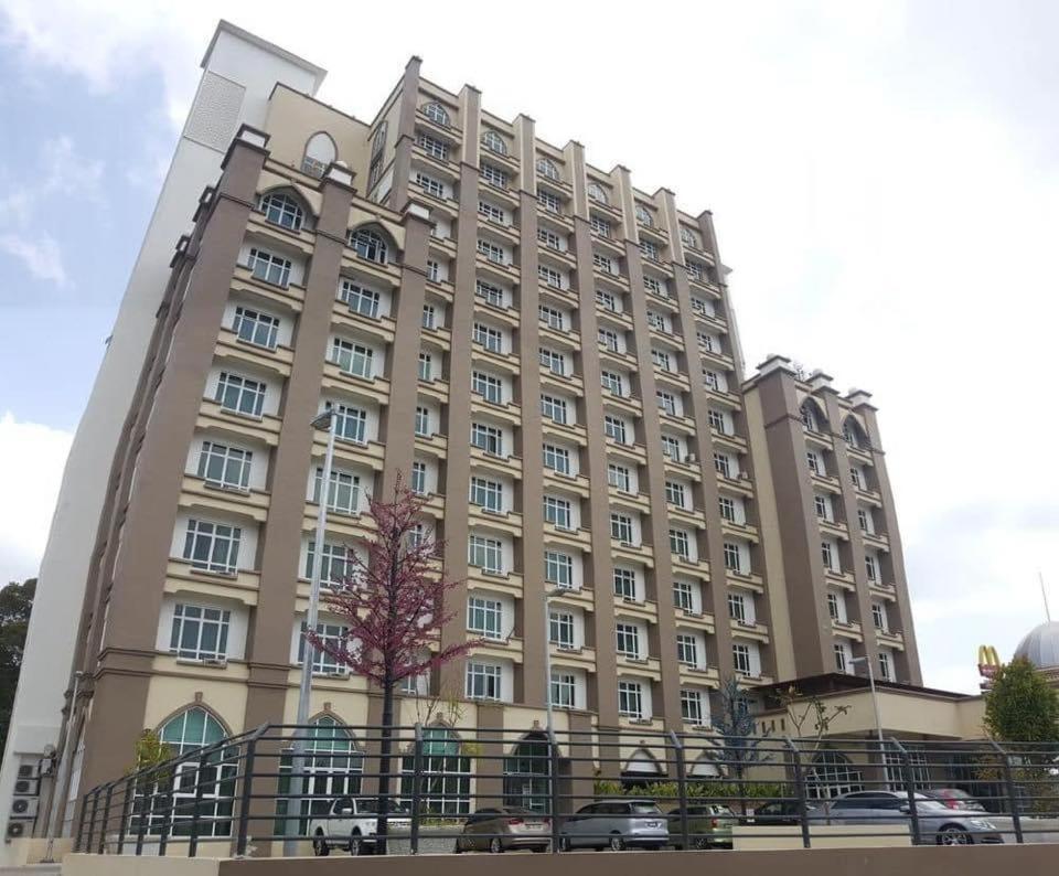 كوتا بْهارو Risqi Apartment 2 Bedroom Wakaf Che Yeh المظهر الخارجي الصورة