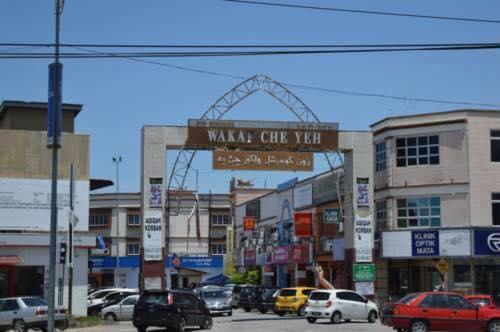 كوتا بْهارو Risqi Apartment 2 Bedroom Wakaf Che Yeh المظهر الخارجي الصورة