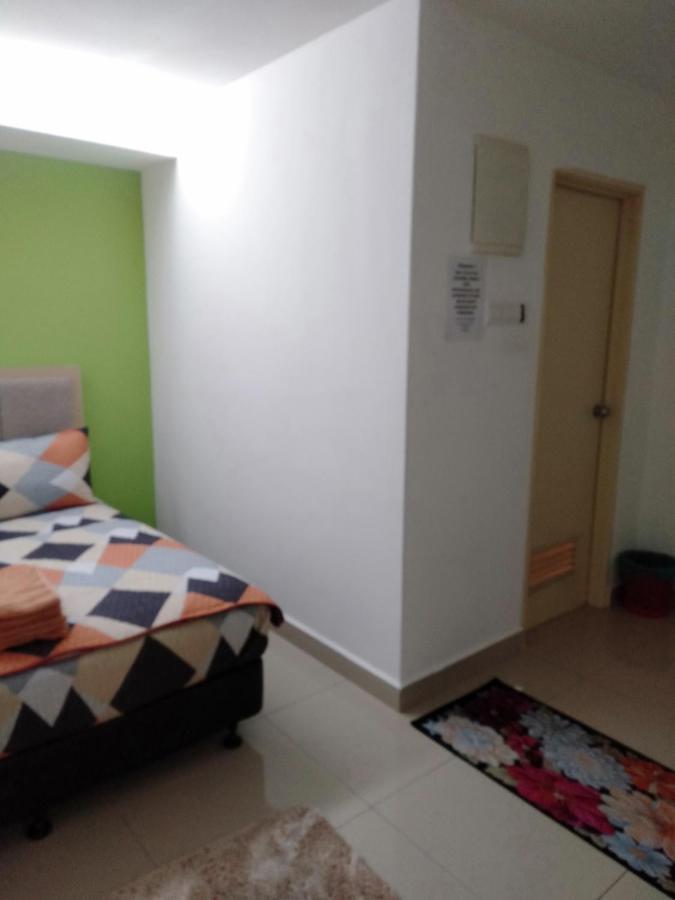 كوتا بْهارو Risqi Apartment 2 Bedroom Wakaf Che Yeh المظهر الخارجي الصورة