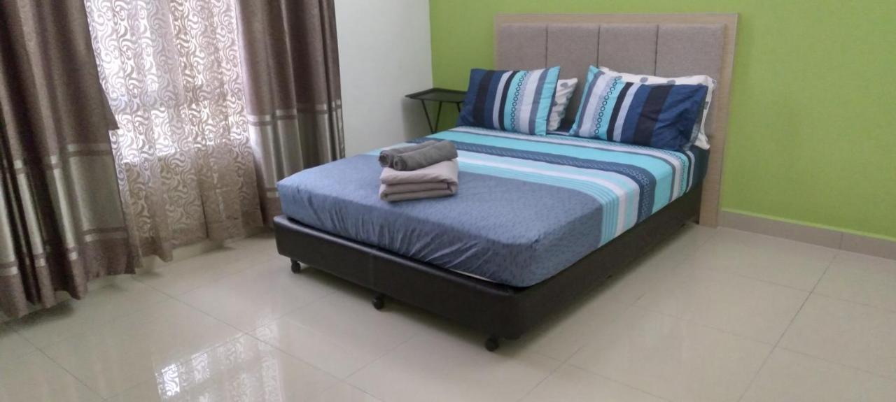 كوتا بْهارو Risqi Apartment 2 Bedroom Wakaf Che Yeh المظهر الخارجي الصورة