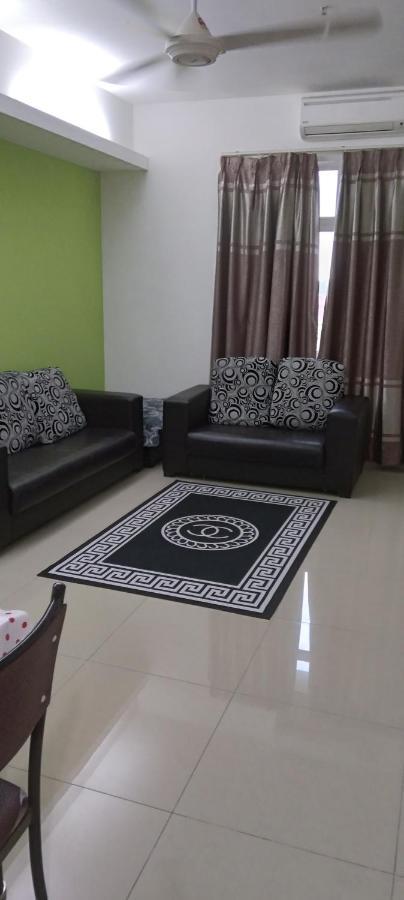 كوتا بْهارو Risqi Apartment 2 Bedroom Wakaf Che Yeh المظهر الخارجي الصورة