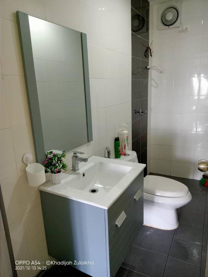كوتا بْهارو Risqi Apartment 2 Bedroom Wakaf Che Yeh المظهر الخارجي الصورة