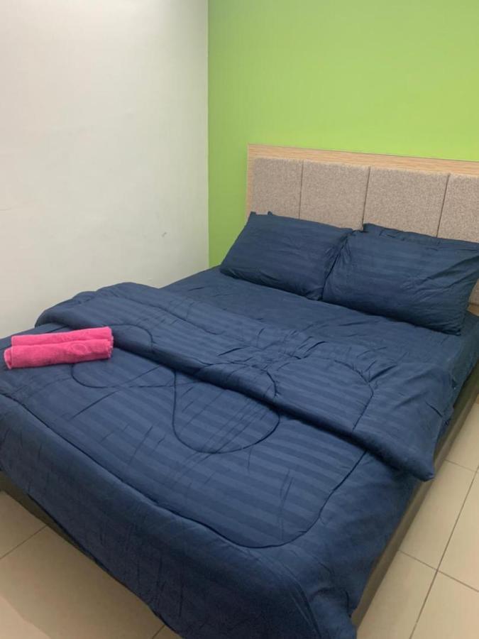كوتا بْهارو Risqi Apartment 2 Bedroom Wakaf Che Yeh المظهر الخارجي الصورة
