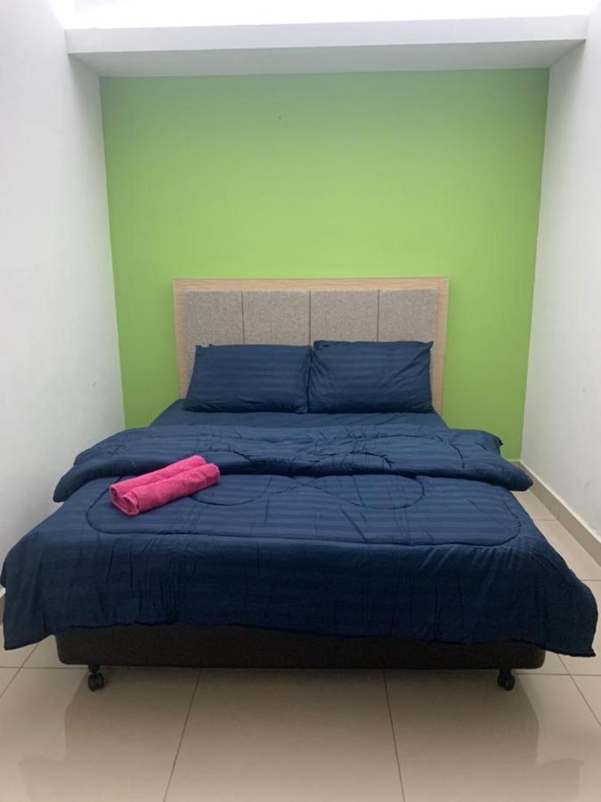 كوتا بْهارو Risqi Apartment 2 Bedroom Wakaf Che Yeh المظهر الخارجي الصورة