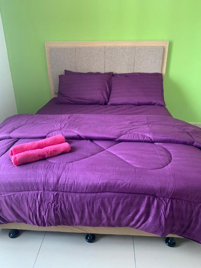 كوتا بْهارو Risqi Apartment 2 Bedroom Wakaf Che Yeh المظهر الخارجي الصورة